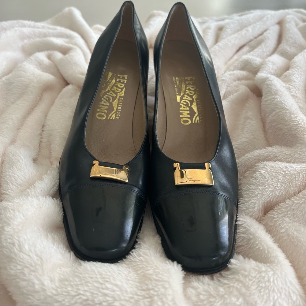 Salvatore Ferragamo Heels- Elegant Navy Leathrr with Black Patent Toes Size 9 - Picture 4 of 8